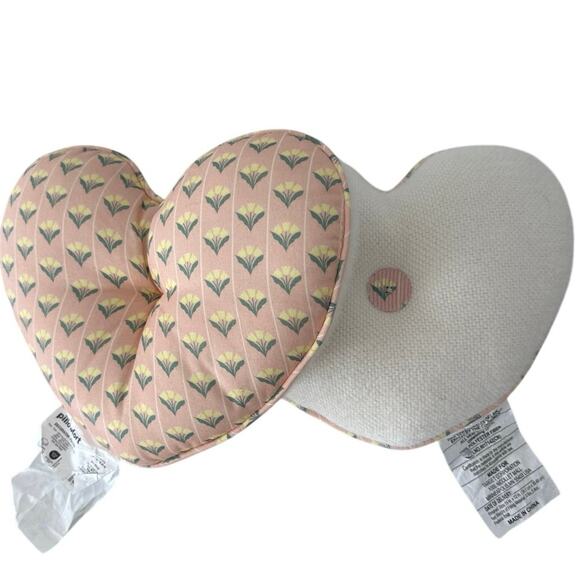 Decorative heart pillows target set of 2 in mint condition - Picture 4 of 5